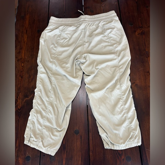 The North Face Pants Beige Ruched Hiking Casual Outdoor Cropped Capris Womens XL - Picture 11 of 11